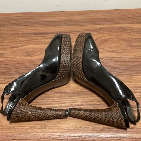 Stuart Weitzman Black Patent  Leather Sling Back Peep Toe Pumps. Size 8.5. - Picture 6 of 9